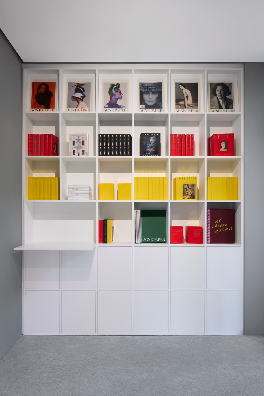 SPEAK EASY | Office Magazine